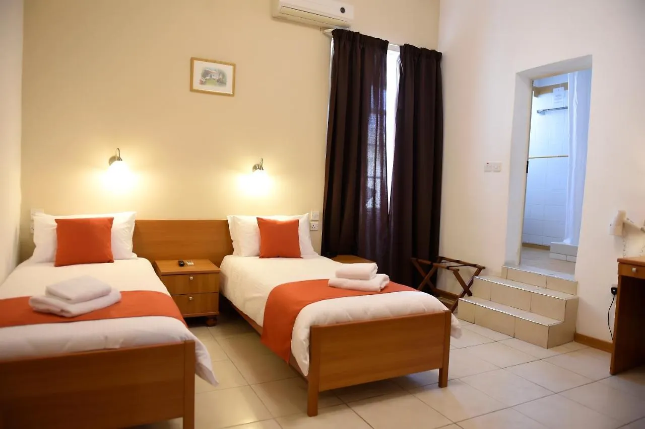 British Hotel La La Valletta